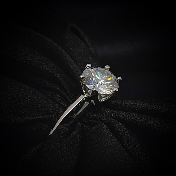 Tiffany&Co 14k 2 Carat Lab Diamond Engagement Ring - Picture 15 of 16